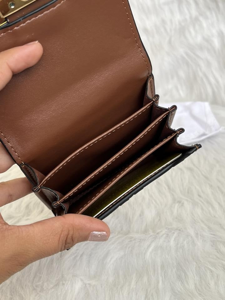 Fendi_F1_Woman_Wallet_With_OriginalBox_DustCover_Brandcard