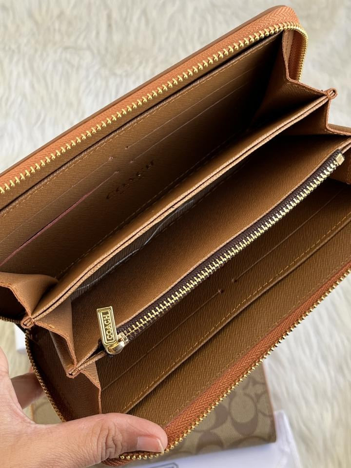 Coach_136_Long_Zippy_Wallet_With_OriginalBox_DustCover