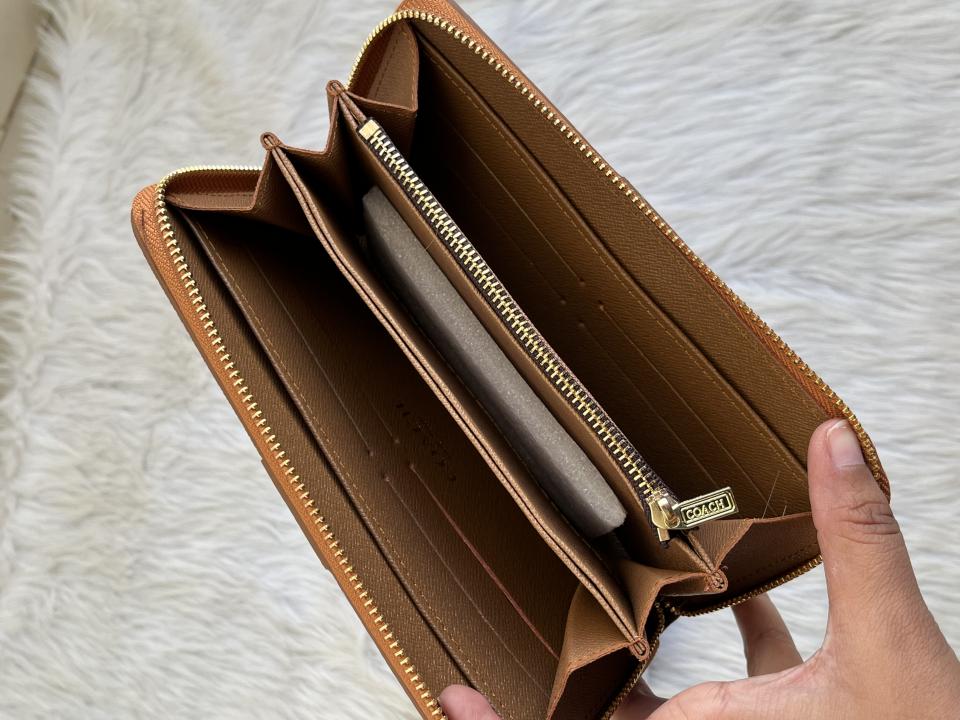 Coach_135_Long_Zippy_Wallet_With_OriginalBox_DustCover