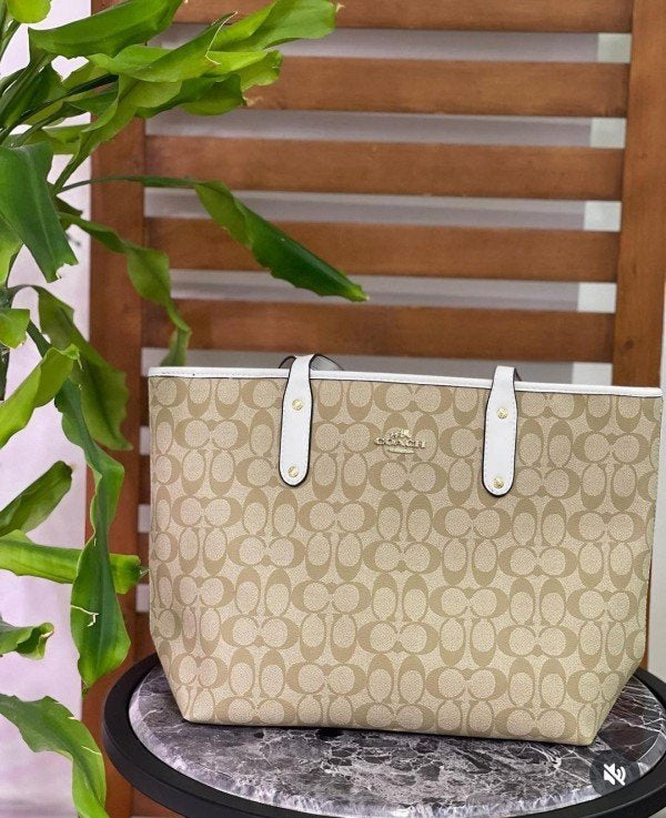 C-Inspired City Tote Bag With Box