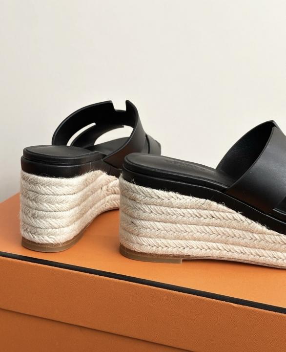 Hermess_Eze_30_Black_Heels_With_OriginalBox_CarryBag