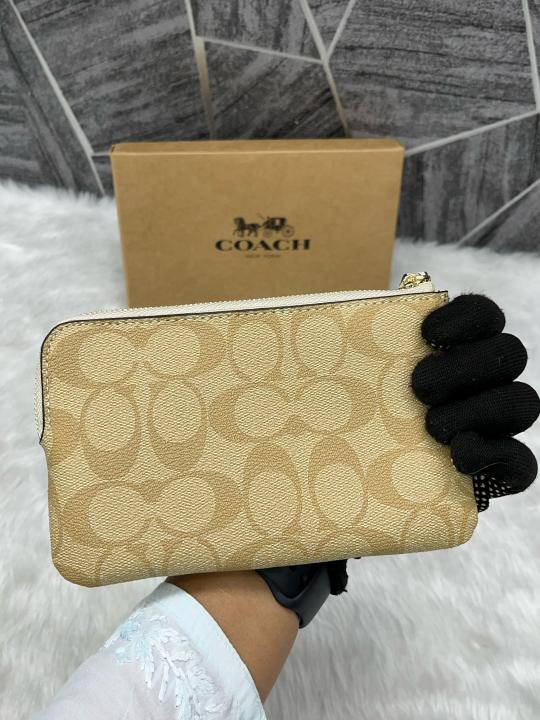 Coacch_W6_Corner_Zip_Wristlet_Signature_With_OriginalBox_DustCover