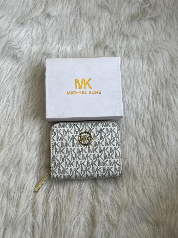 Michael_Kors_138-100_White_Mini_Zippy_WithBox