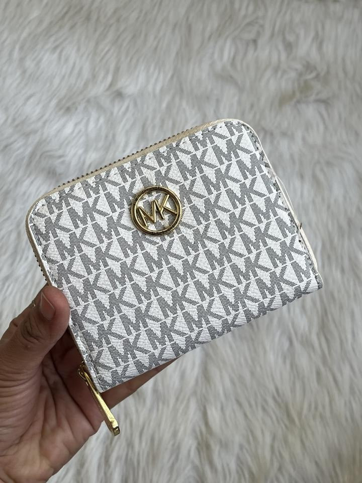 Michael_Kors_138-100_White_Mini_Zippy_WithBox