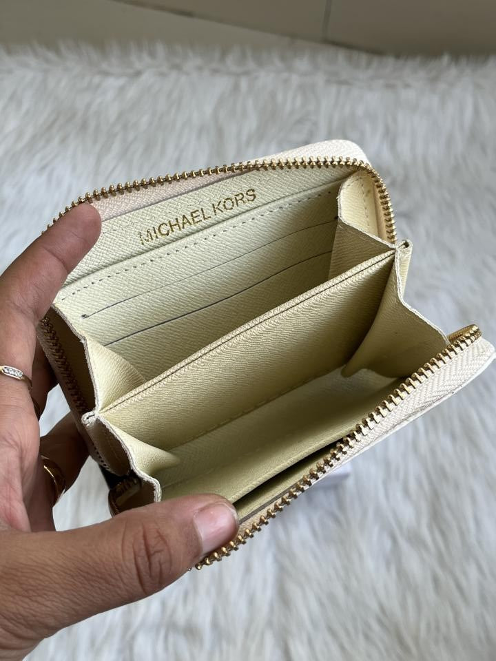 Michael_Kors_138-100_White_Mini_Zippy_WithBox