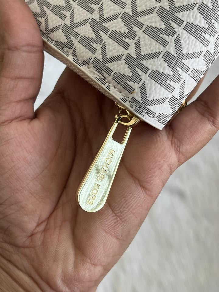 Michaell_Kors_137_Zippy_Wallet_With_OriginalBox_DustCover_Premium