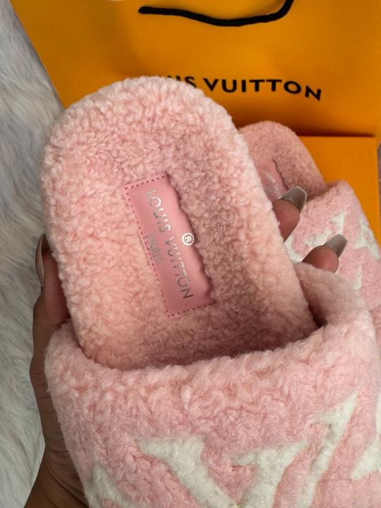 Louis_Vuitton_Fur_Slides_Pink-White_With_Original_Packing