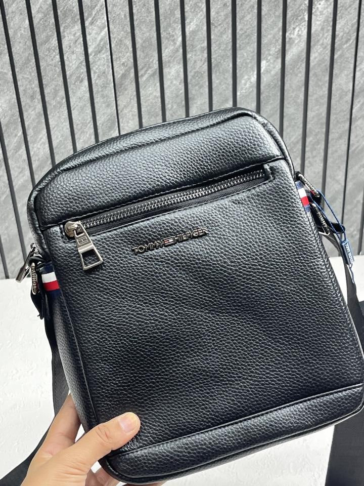 Tommyy_Hilfiger_02_Mens_Crossbody_Bag