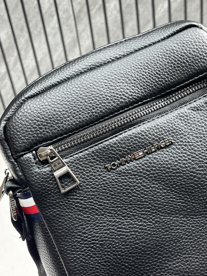 Tommyy_Hilfiger_02_Mens_Crossbody_Bag