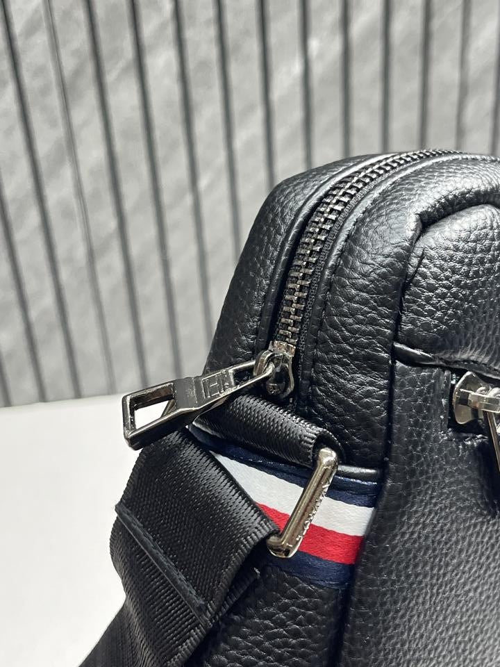 Tommyy_Hilfiger_02_Mens_Crossbody_Bag