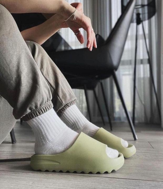Adidass Yeezy Resin Slides For Women With Original Box