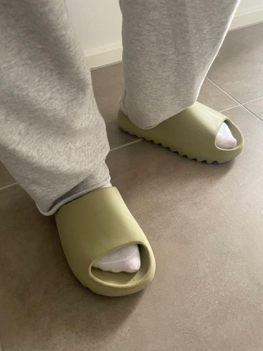Adidass Yeezy Resin Slides For Women With Original Box