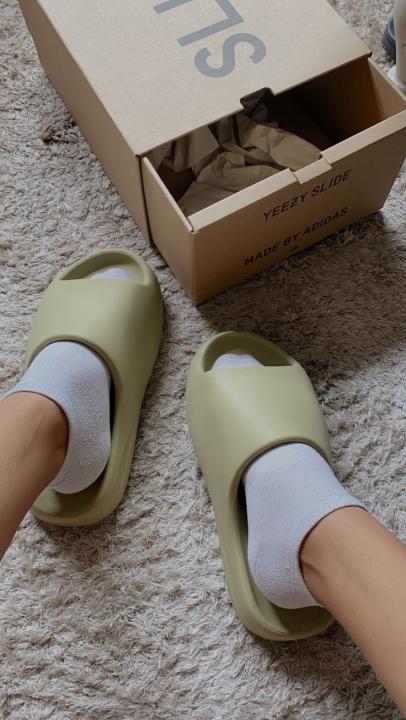 Adidass Yeezy Resin Slides For Women With Original Box