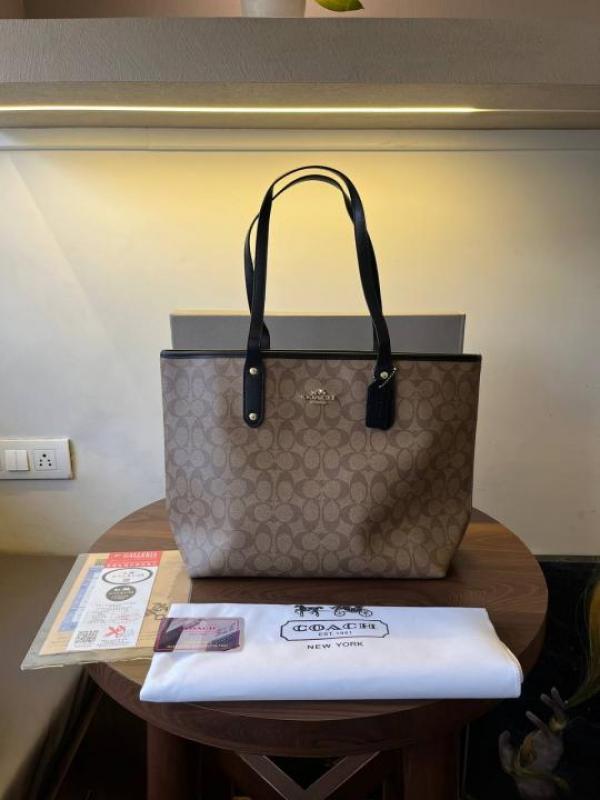 Coac.h city tote bag in signature Canvas With Ogbox Dustbag Etc Model no 06
