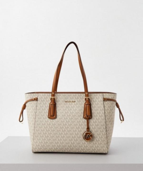 Michae.l kors mk voyager totebag with dustbag tags