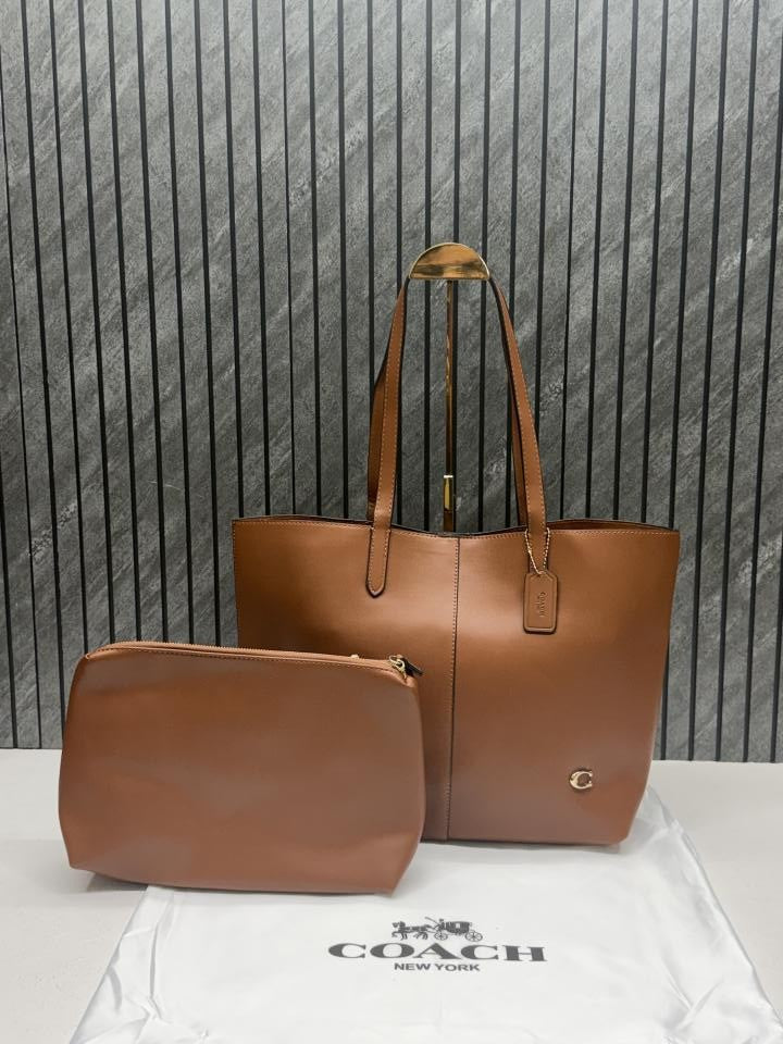 Coacchh Tan Brown North Tote With DustCover & Pouch