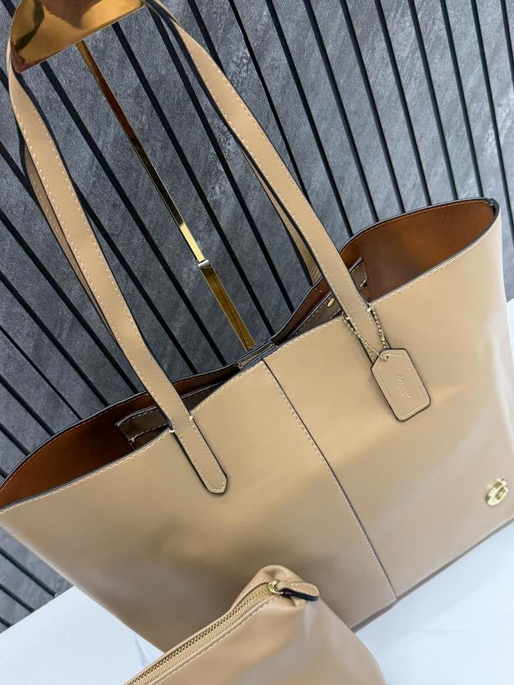 Coacchh Beige North Tote With DustCover & Pouch