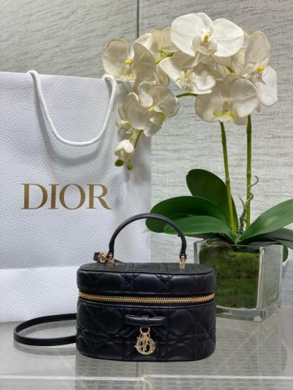 Diior_Mini Vanity case crafted from Black lambskin with distinctive Cannage stitching and featuring a signature . charm Bag with box premium quality