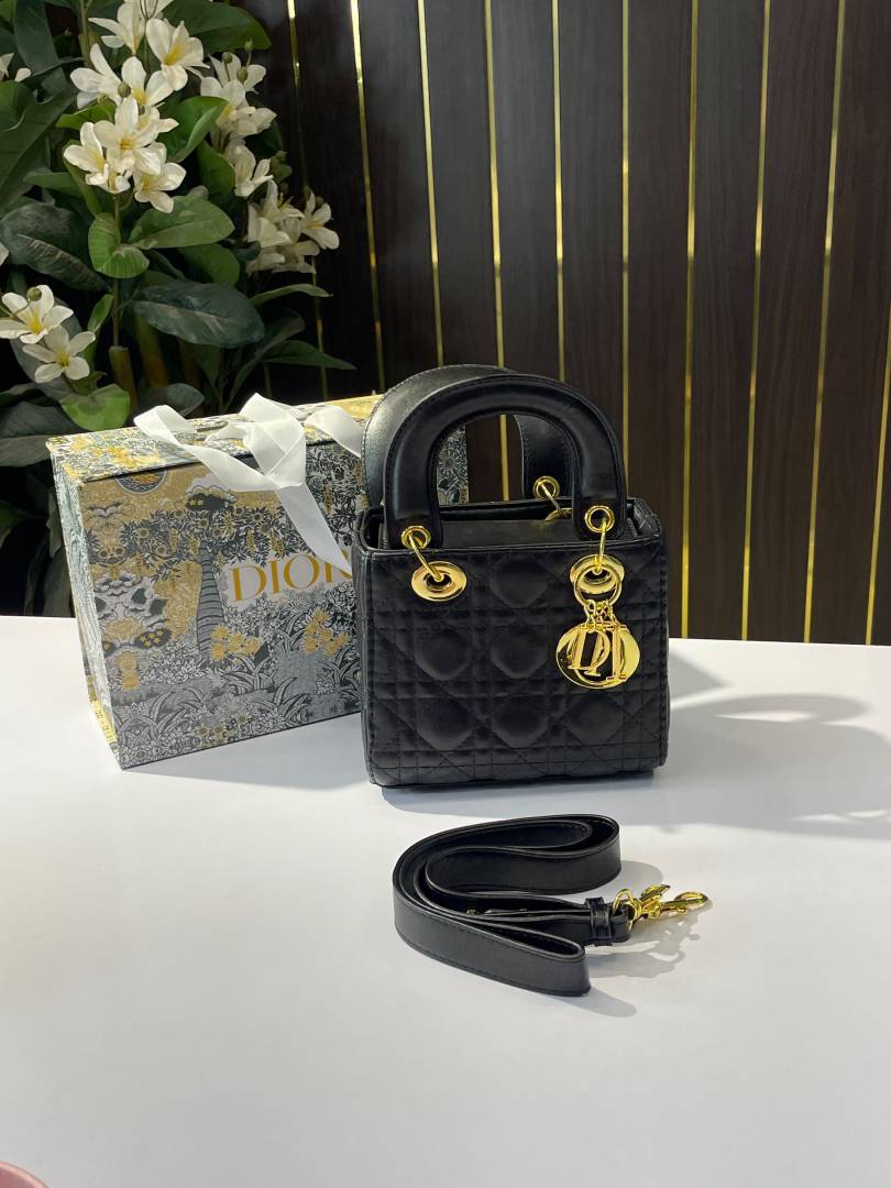 D-Inspired Lady Signature Small Bag 18 cm with Original Folding Box (Black)