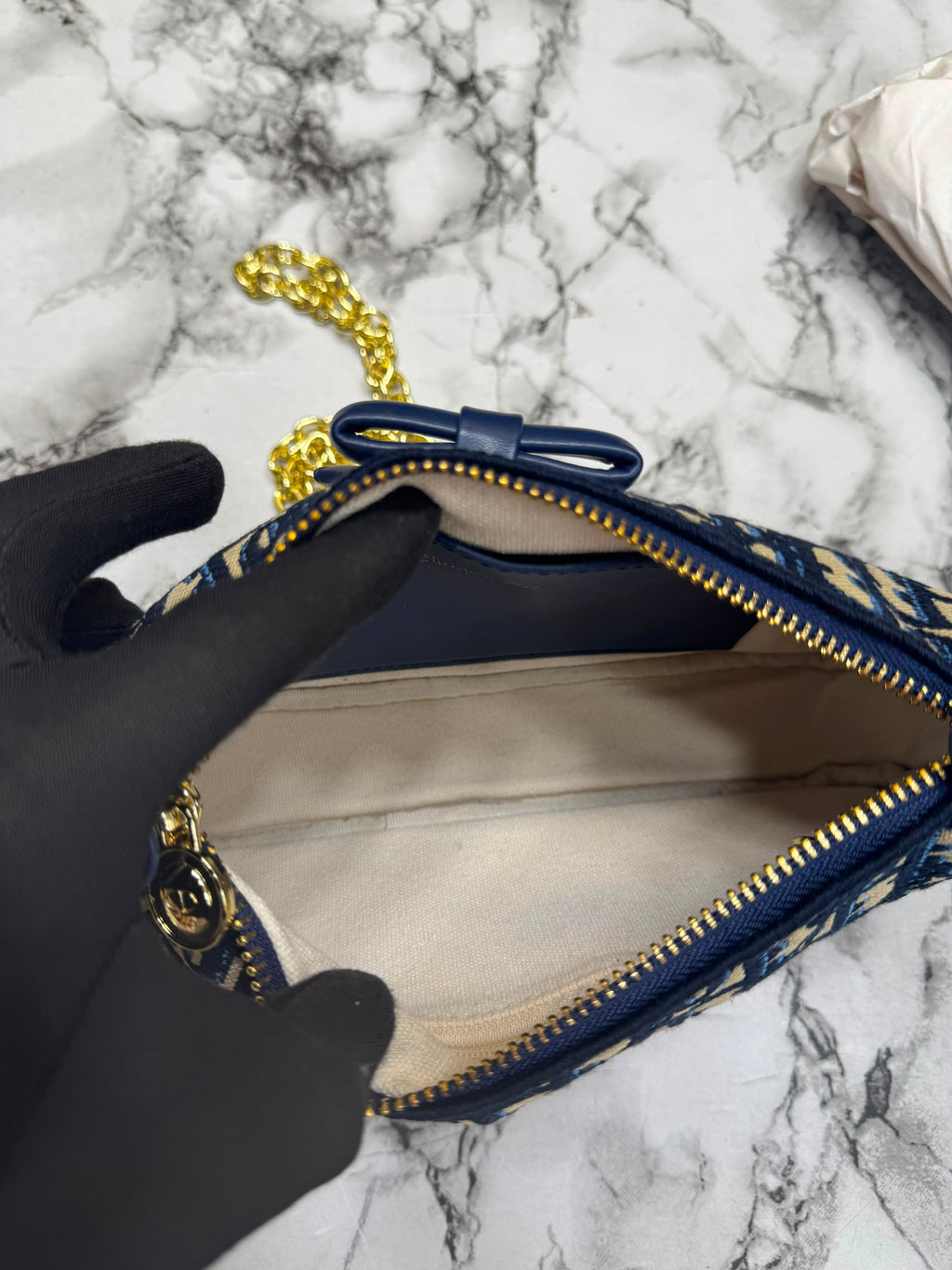 D-Inspired Oblique Jacquard Bow Chain Crossbody Bag (Blue)